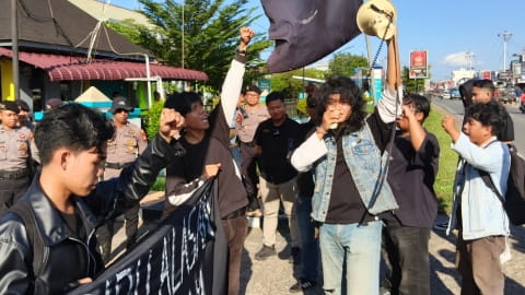 Demo di Kantor PLN Kalbar, Solmadapar Tuntut Kompensasi atas Pemadaman Listrik