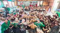 1001088029 Mahasiswa KKN UNU Kalbar Edukasi Siswa SDN 03 Karimunting Pentingnya Hidup Bersih dan Sehat. Foto/istimewa.
