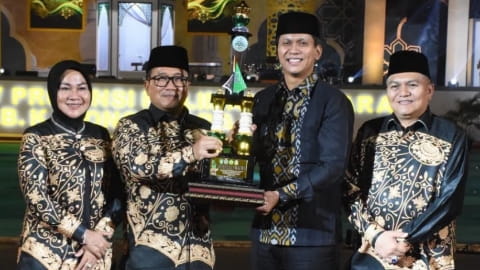 Raih Juara Umum MTQ Kalbar, Sujiwo Janjikan Apresiasi hingga Umrah Untik Kafilah