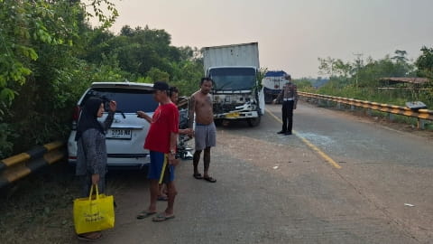 Adu Banteng di KM 60 Kubu Raya, Dua Pengemudi Terluka