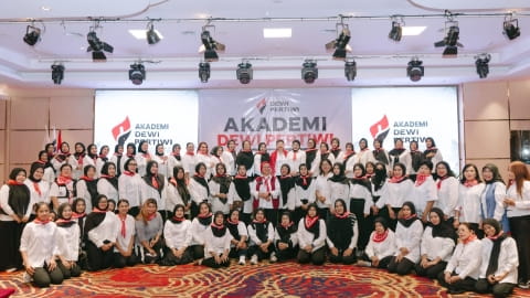 Fenty Noverita Buka Dewi Akademi Batch II di Kalbar