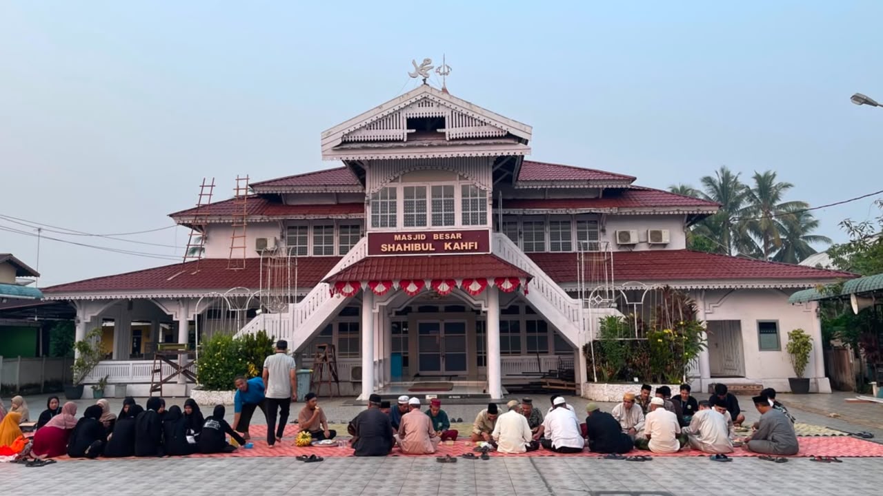 Jamaah Masjid Jami Shahibul Kahfi Jungkat