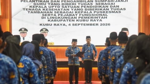Lantik Kepsek dan Kapus, Bupati Kubu Raya Tegaskan Evaluasi Dimulai Sejak Bulan Pertama