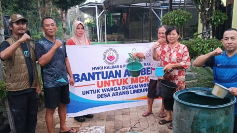 Pemuda Muhammadiyah Kubu Raya Salurkan Air Bersih untuk Warga Wonodadi