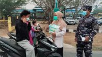 1001202857 Kabut Asap Masih Pekat, Puskesmas Sungai Kakap Bagikan 250 Masker