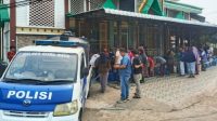 1001210404 Polres Kubu Raya Salurkan 9.000 Liter Air Bersih
