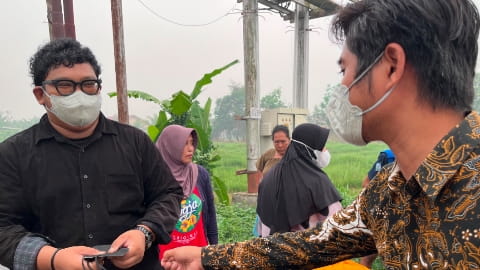 Asap Karhutla Ganggu Warga, Forum Peduli Ibu Pertiwi Bagikan Masker KN95
