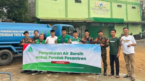 GP Ansor Kalbar Salurkan Air Minum untuk Santri Ponpes Al-Aziz Pontianak Utara