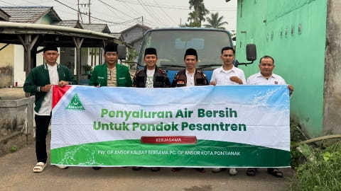Sambut Hari Santri 2026, PW GP Ansor Kalbar Salurkan Bantuan Air Bersih ke Ponpes Al-Mujtahid