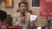Abdul Haris Soroti Masa Depan Demokrasi Lewat Buku Di Bawah Bendera Demokrasi