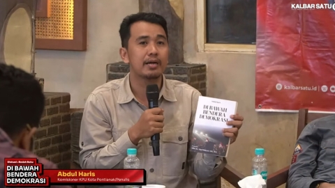 Abdul Haris Soroti Masa Depan Demokrasi Lewat Buku Di Bawah Bendera Demokrasi