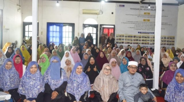 Yayasan Al-Izzah Gelar Pelatihan Al-Fatihah Bersanad bagi Santri Lansia