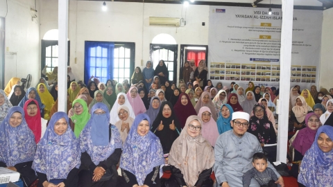 Yayasan Al-Izzah Gelar Pelatihan Al-Fatihah Bersanad bagi Santri Lansia